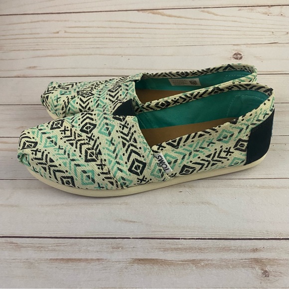 TOMS Womens Tribal Print Slip On Canvas Flats Shoes Size US 6 - Picture 4 of 10